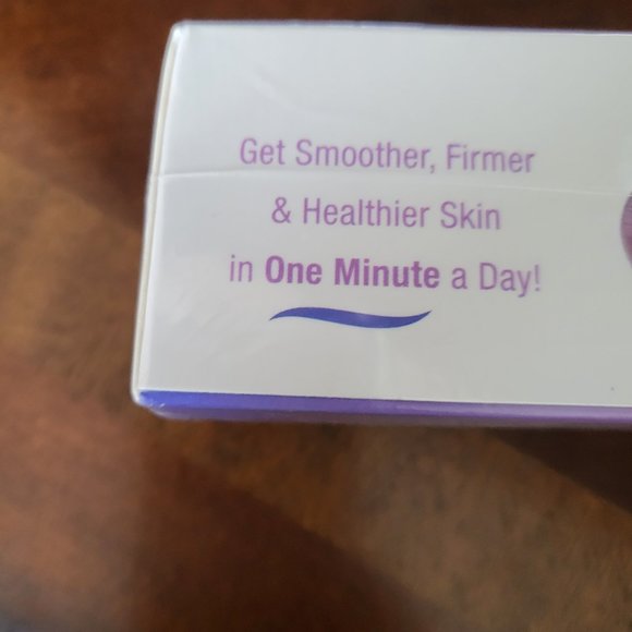 ORA Beauty Purple/Black Microneedle Face Roller System - Picture 3 of 7